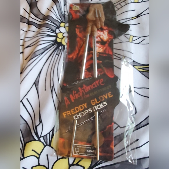 Freddy Krueger Chopsticks - Picture 1 of 2